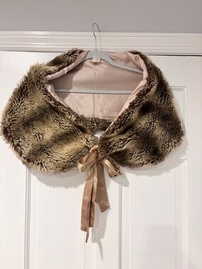 Beau Bois Faux Fur Capelet Shawl Satin Tie Closure Size L